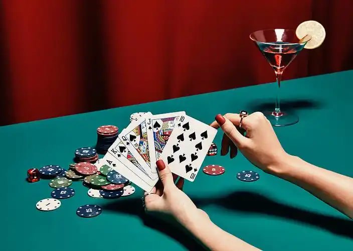 Multiple French Roulette tables at different stake levels on pasjackpot